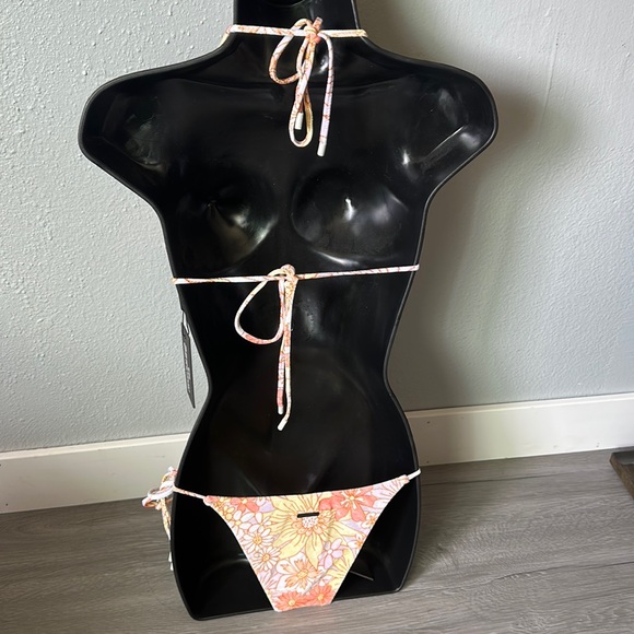 Beautiful velvet floral triangl bathing suit set. - Picture 5 of 14